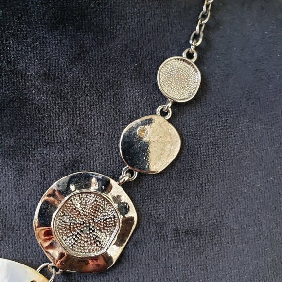 Womens Fashion Silver Tone Hammered Round Medallion Necklace with Lobster Clasp - Picture 4 of 6